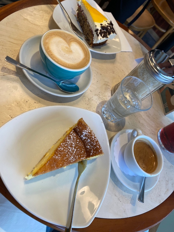 Zitronenkuchen und Eierlikörkuchen