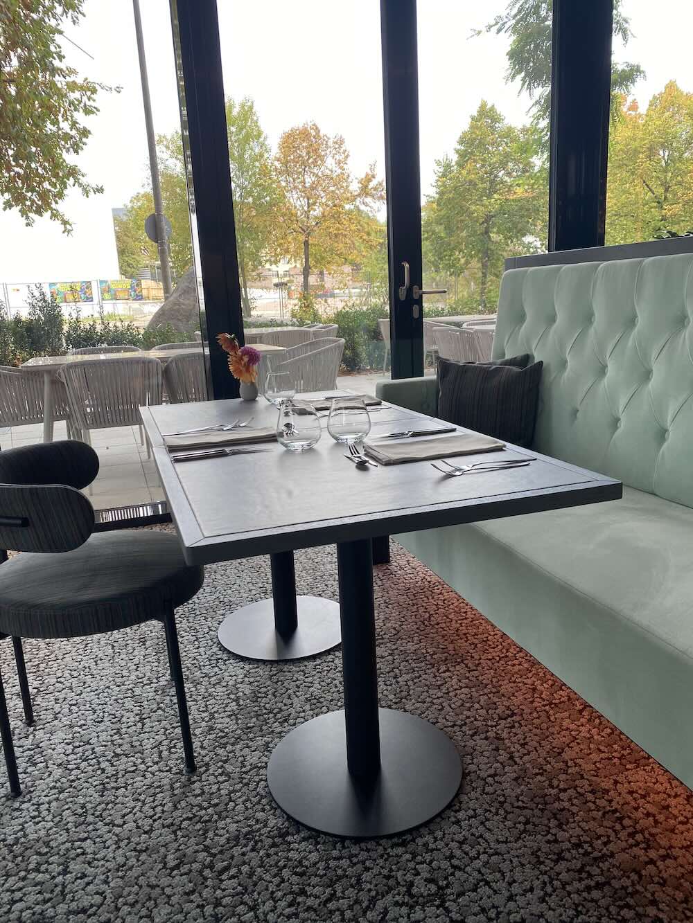 Gedeckter Tisch im Mokuli